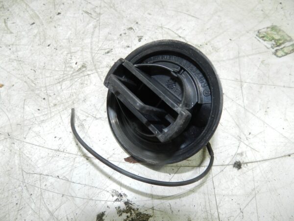 (126) RENAULT CLIO MK3 FACELIFT. DIESEL FUEL CAP - Image 2