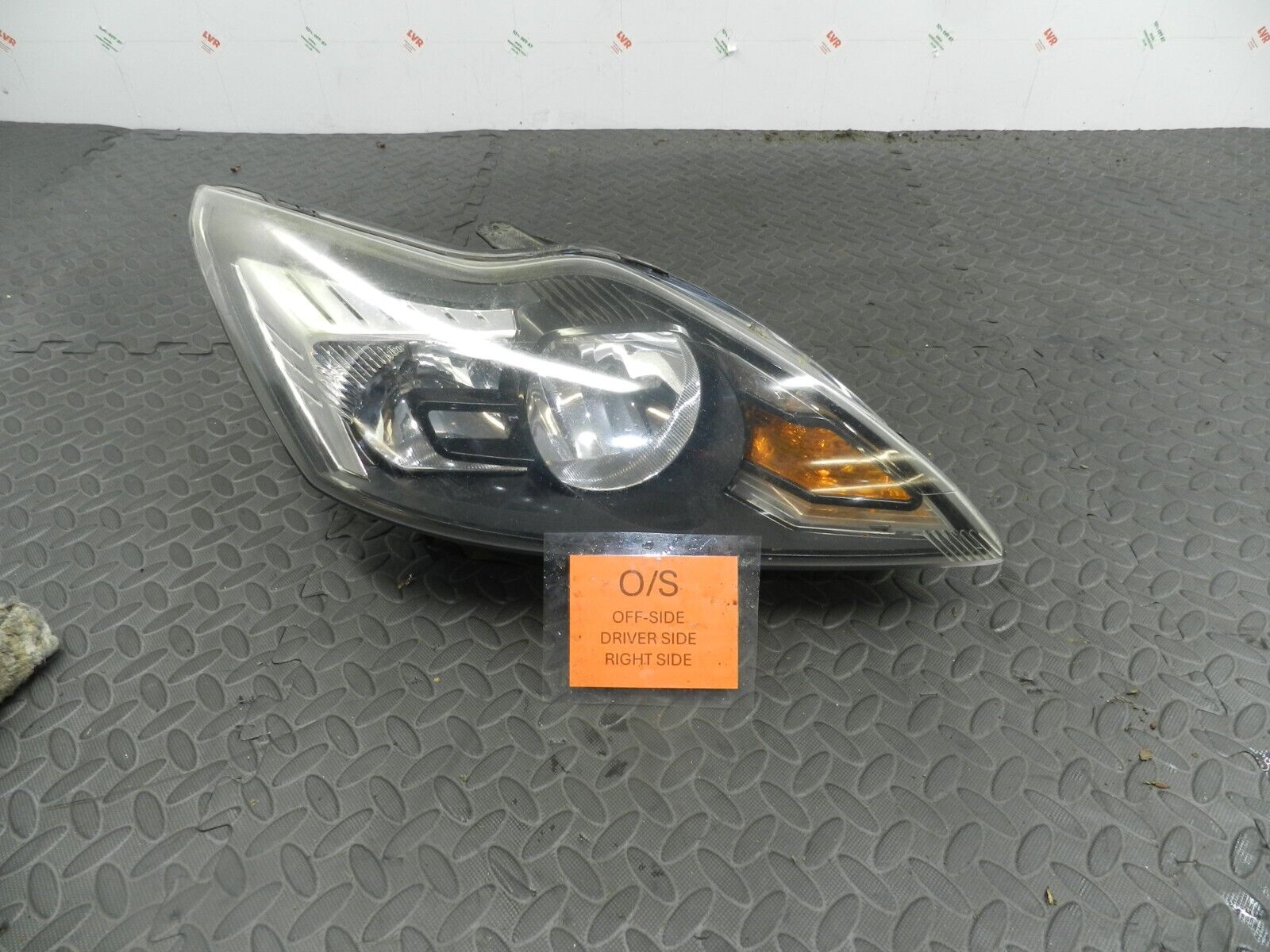 151. 2008 FORD FOCUS MK2 TITANIUM. DRIVER SIDE HEAD LIGHT