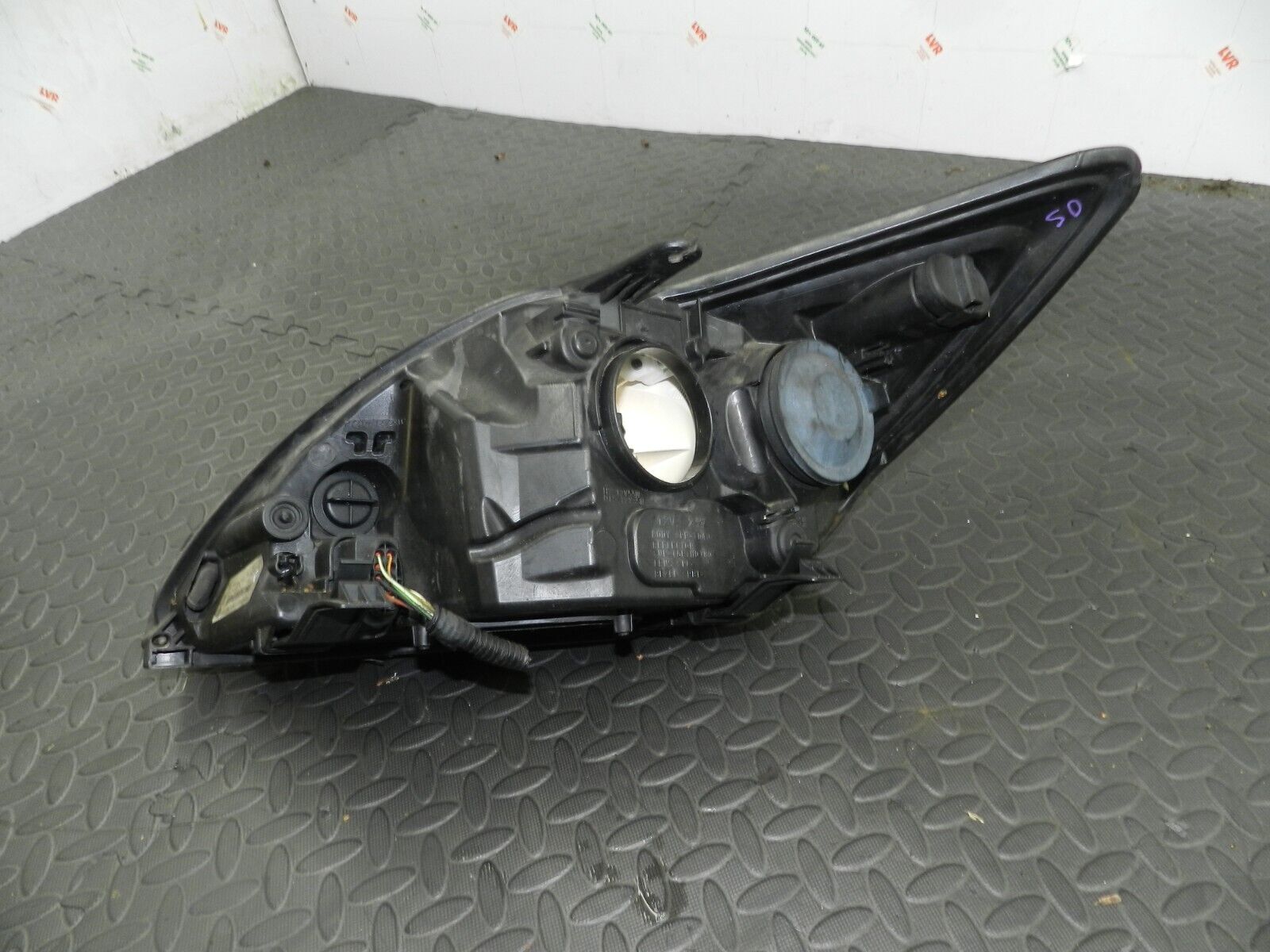 151. 2008 FORD FOCUS MK2 TITANIUM. DRIVER SIDE HEAD LIGHT - Image 6