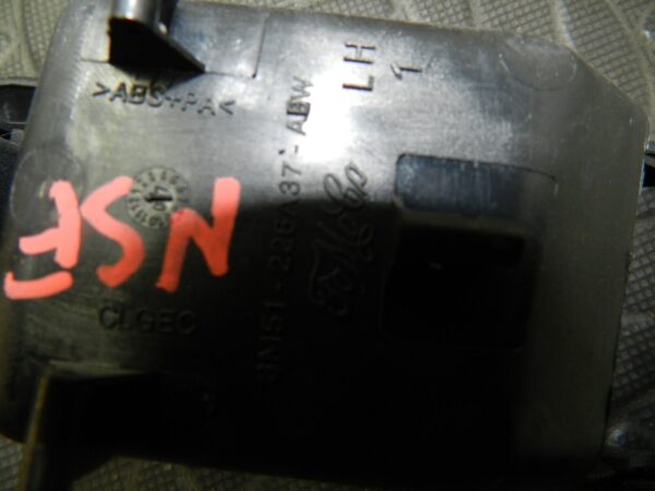 151. 2008 FORD FOCUS MK2 TITANIUM PASSENGER SIDE FRONT WINDOW SWITCH HANDLE TRIM - Image 4