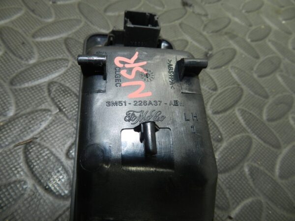 151. 2008 FORD FOCUS MK2 TITANIUM PASSENGER SIDE REAR WINDOW SWITCH HANDLE TRIM - Image 4
