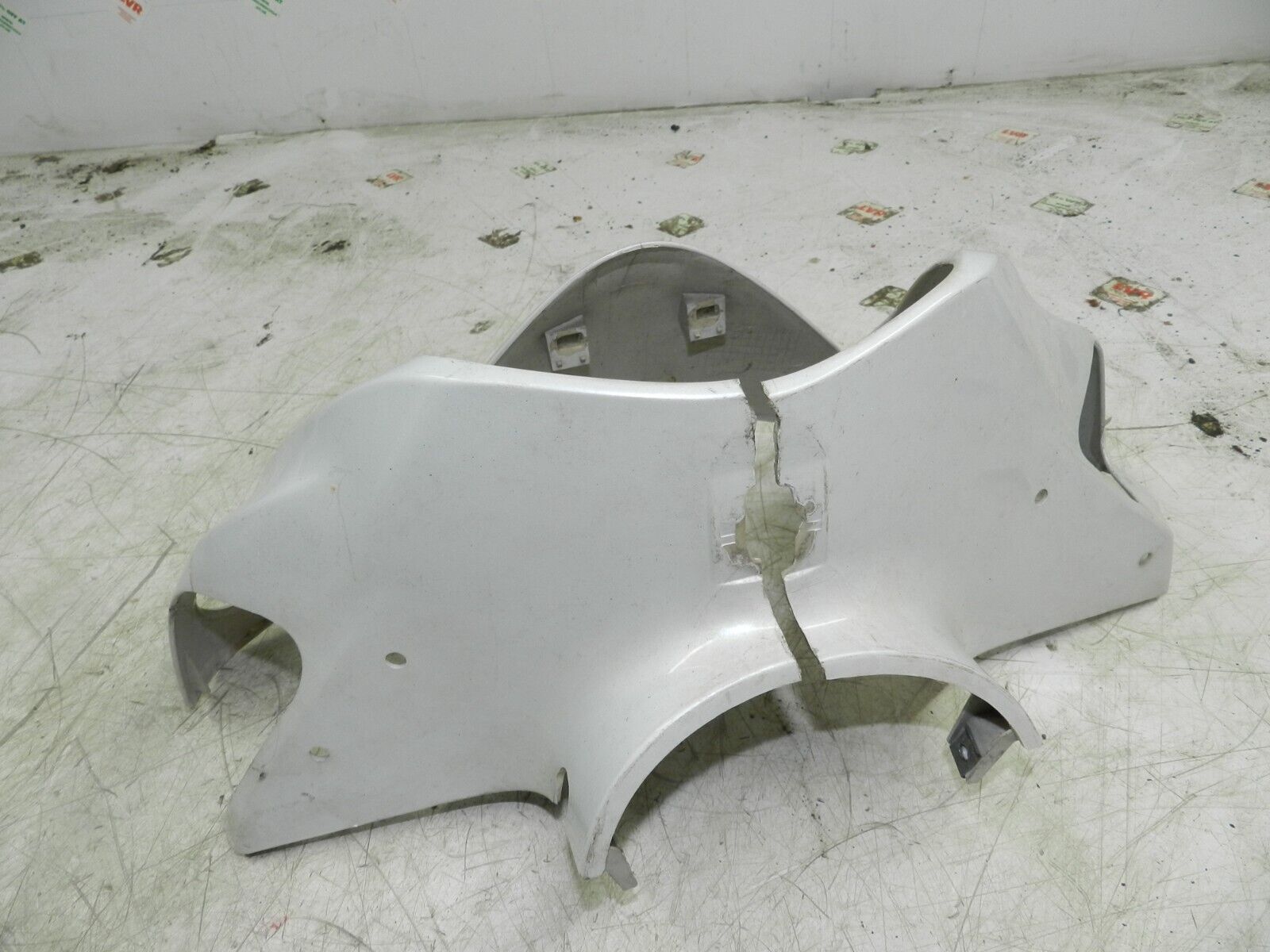 (140) HONDA NSC 110 E-E MOPED. PLASTIC TRIM PANEL FRONT IN WHITE FAIRING - Image 3