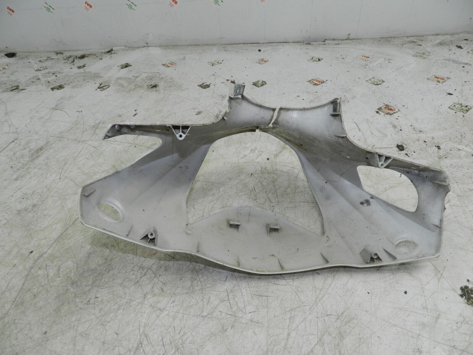 (140) HONDA NSC 110 E-E MOPED. PLASTIC TRIM PANEL FRONT IN WHITE FAIRING - Image 4