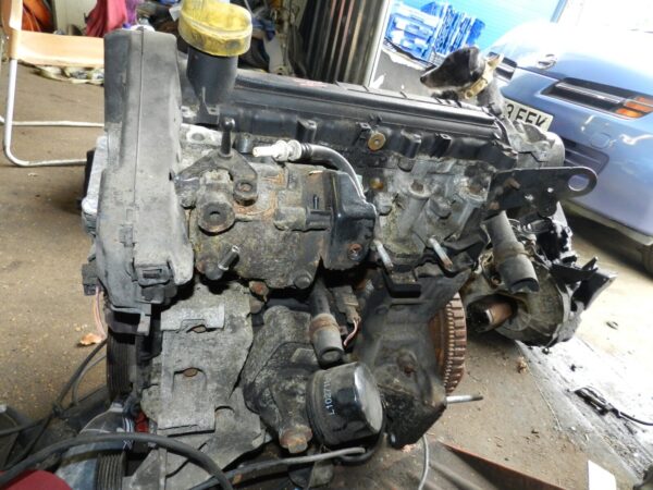 (126) RENAULT CLIO MK3 FACELIFT. 1.5 DCI DIESEL BARE ENGINE - SNAPPED INJECTOR - Image 4