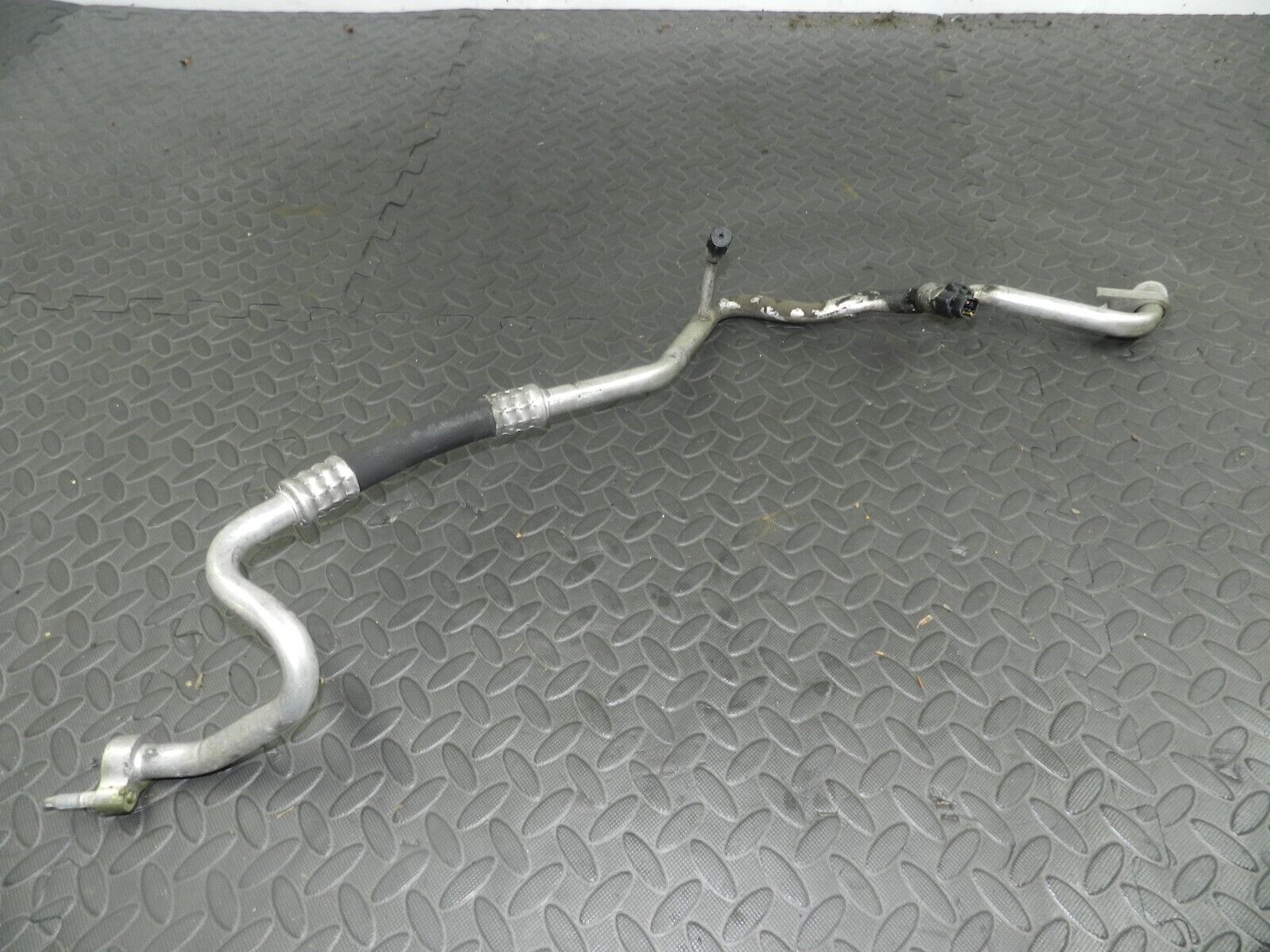 151. 2008 FORD FOCUS MK2 TITANIUM. AIR CONDITIONING PIPE + SENSOR