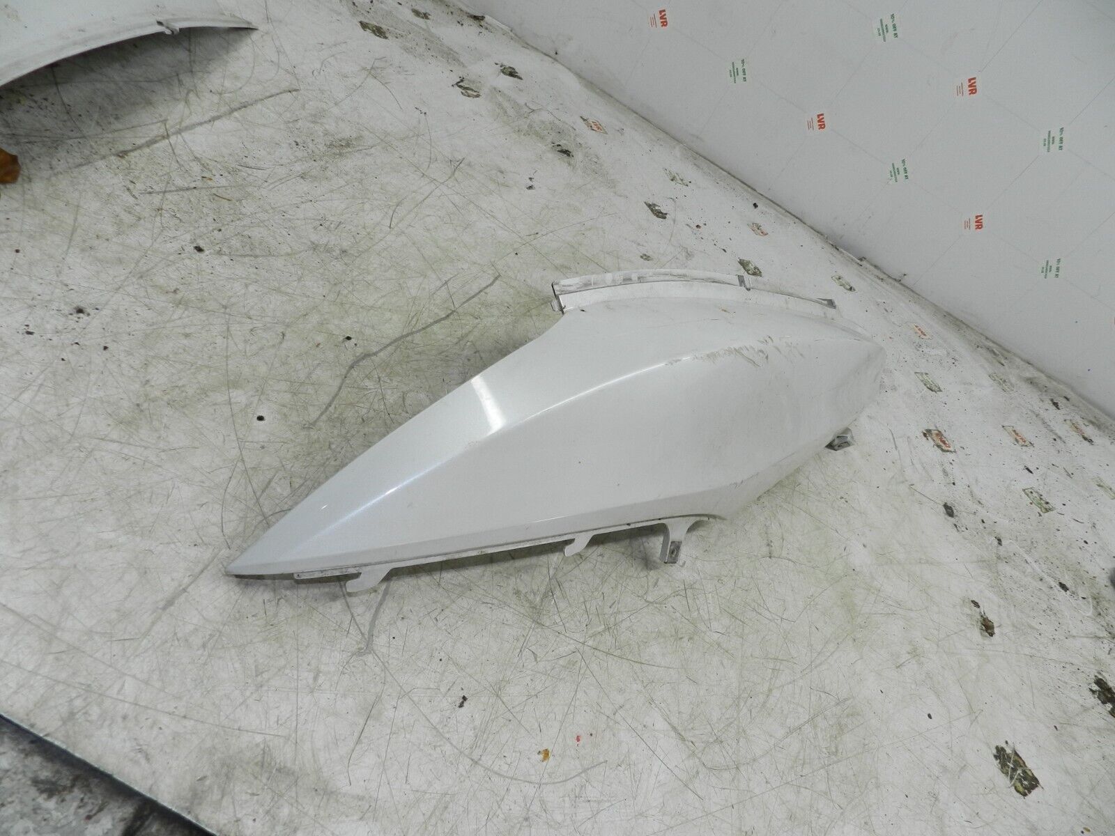 (140) HONDA NSC 110 E-E MOPED. PLASTIC TRIM SIDE PANEL IN WHITE FAIRING