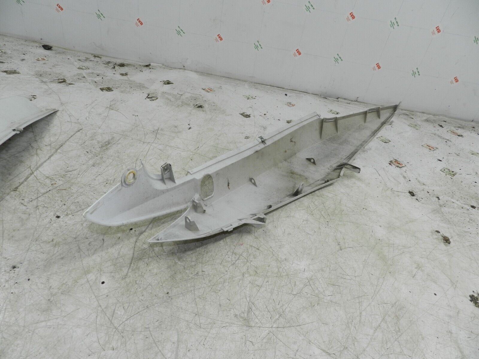 (140) HONDA NSC 110 E-E MOPED. PLASTIC TRIM SIDE PANEL IN WHITE FAIRING