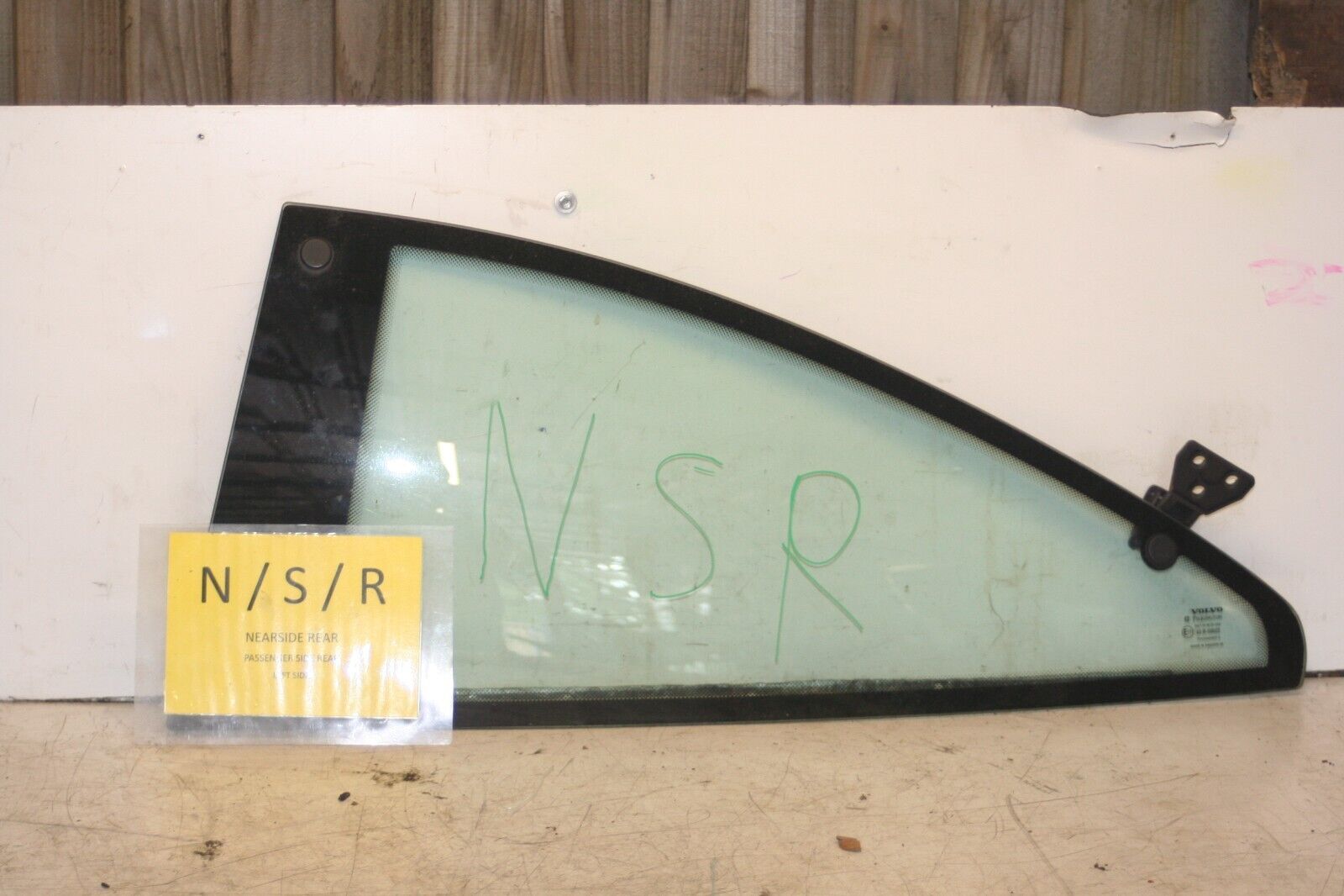 1999 VOLVO C70 2.4 PETROL. PASSENGER SIDE REAR NSR QUARTER GLASS