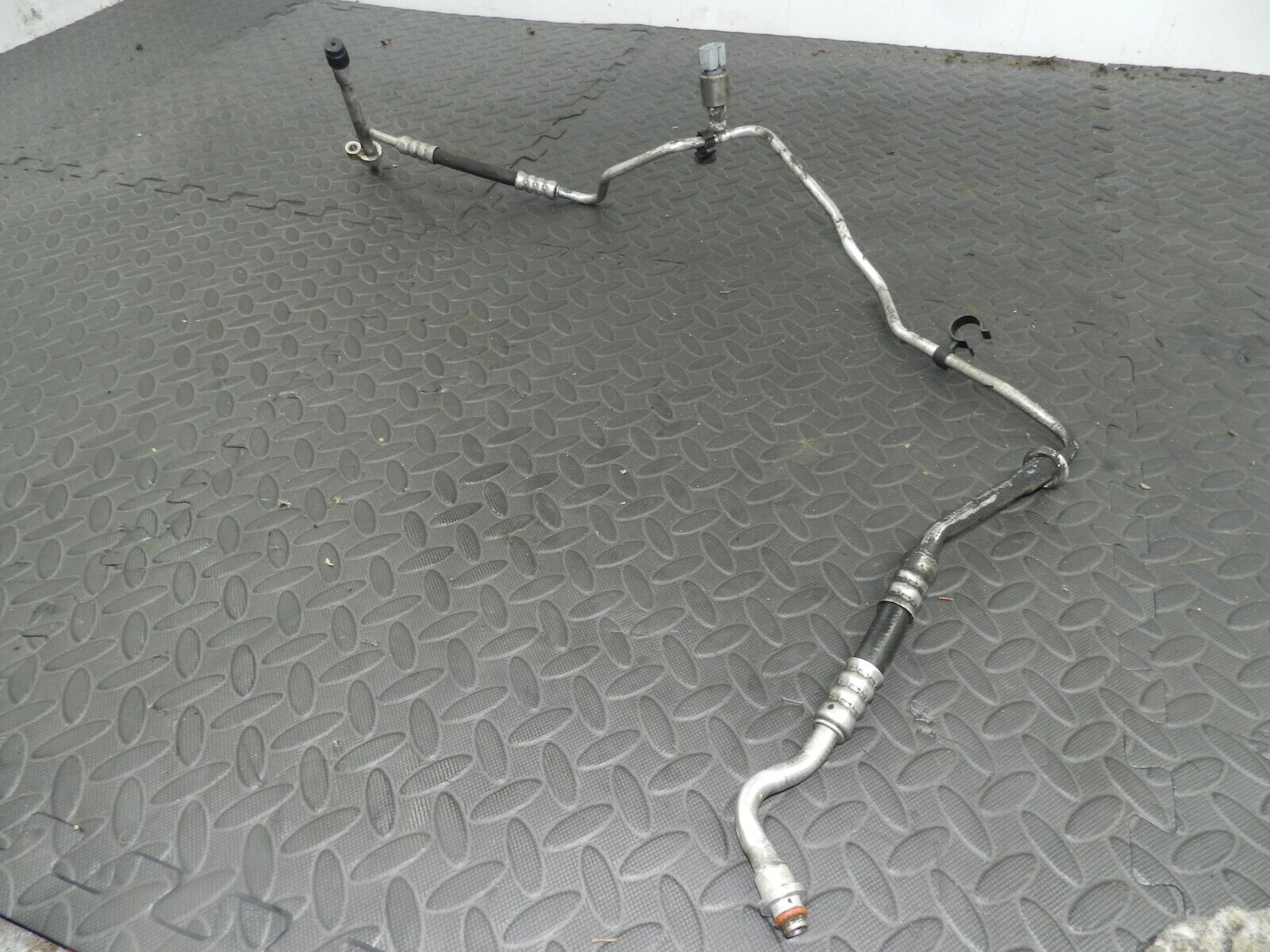 151. 2008 FORD FOCUS MK2 TITANIUM. AIR CON CONDITIONING PIPE + SENSOR - Image 4