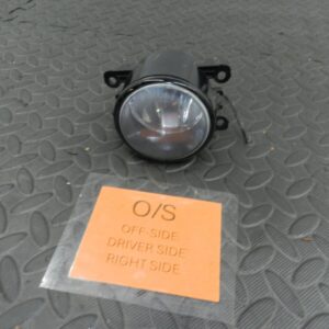 151. 2008 FORD FOCUS MK2 TITANIUM. DRIVER SIDE FRONT FOG LIGHT