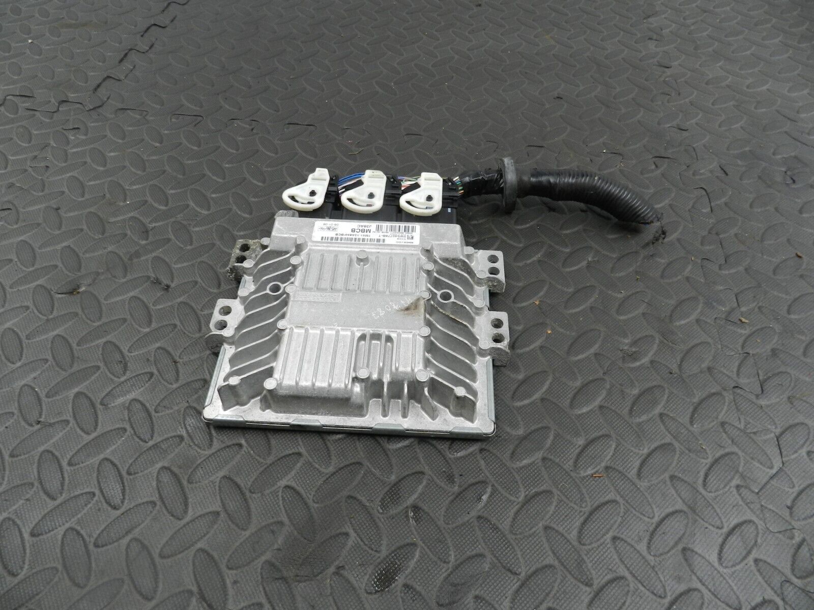 151. 2008 FORD FOCUS MK2 TITANIUM. ENGINE ECU MODULE 7M5112A650BCB