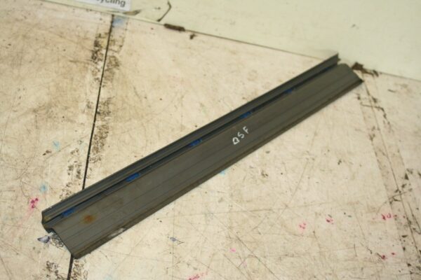 1988 BMW 525 E28. LOWER DOOR KICK TRIM SEAL OFF SIDE FRONT - Image 2