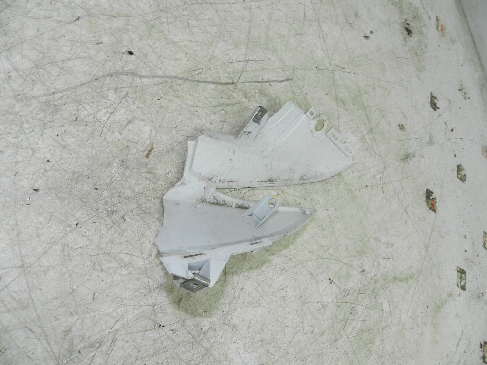 (140) HONDA NSC 110 E-E MOPED. PLASTIC TRIM SIDE PANEL IN WHITE FAIRING - Image 2