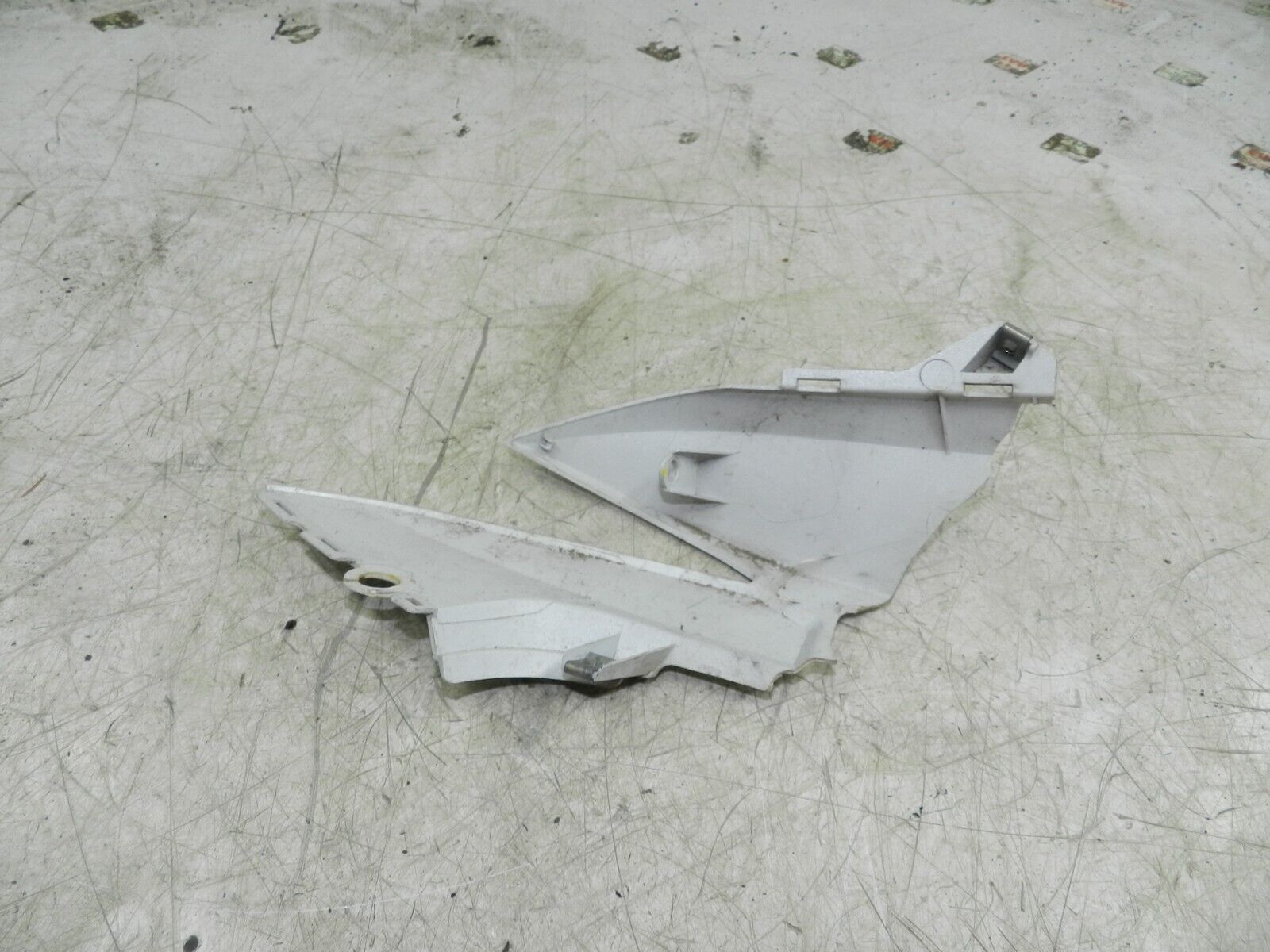 (140) HONDA NSC 110 E-E MOPED. PLASTIC TRIM SIDE PANEL IN WHITE FAIRING - Image 3