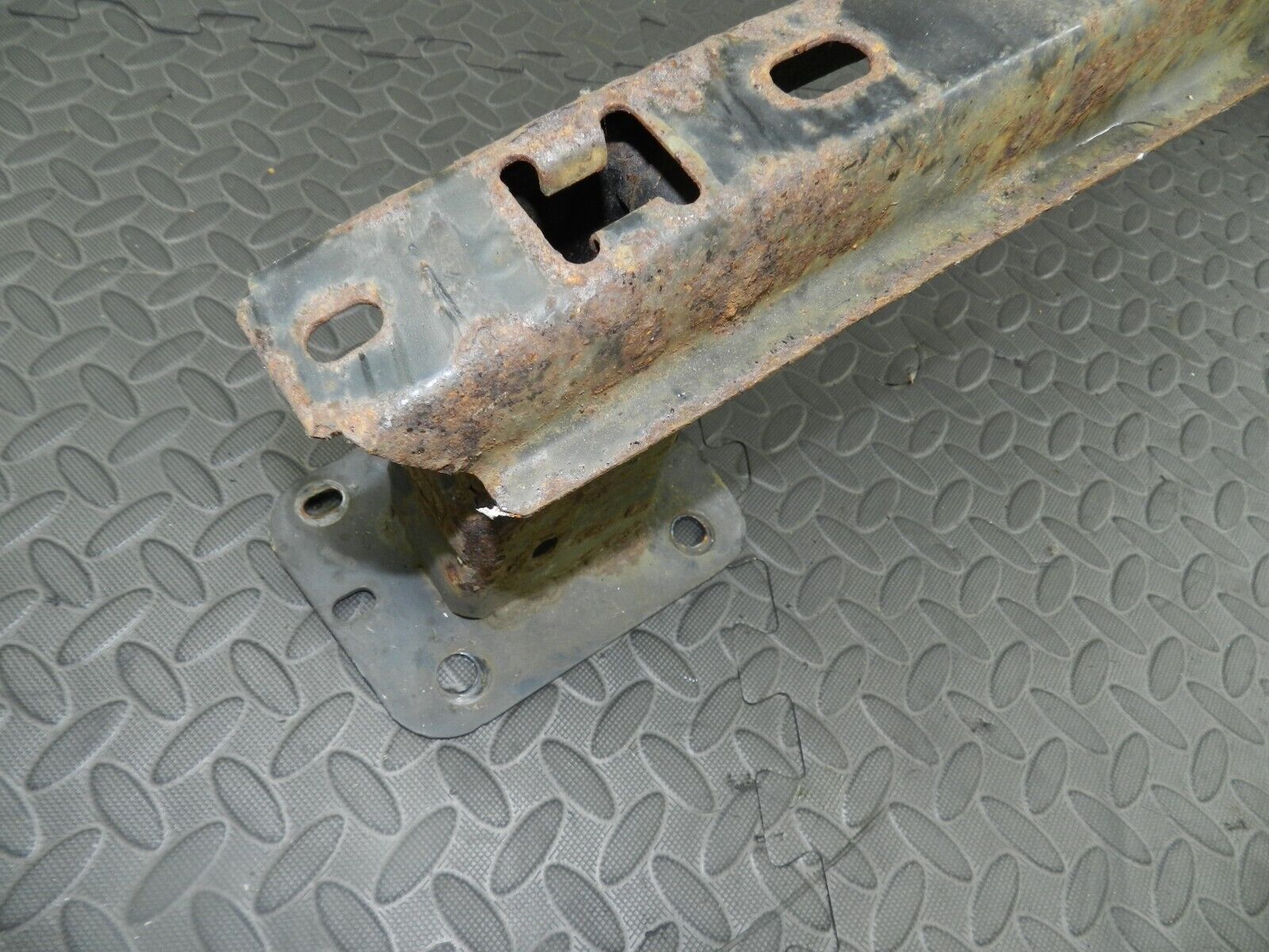 151. 2008 FORD FOCUS MK2 TITANIUM. REAR BUMPER SUPPORT CRASH BAR - Image 2