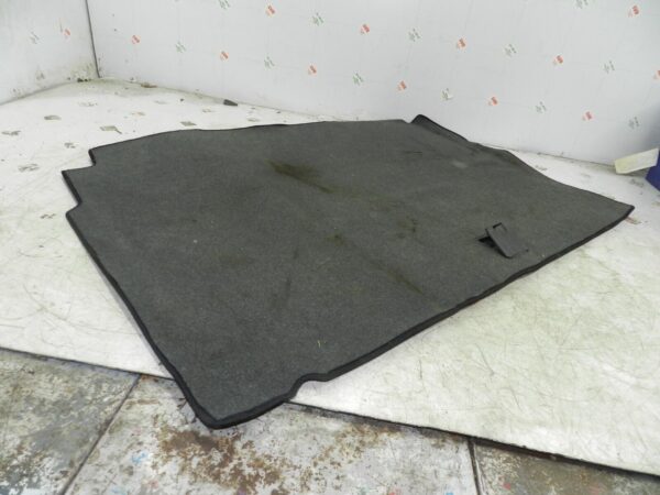 (141) MERCEDES E CLASS SALOON W210. BOOT CARPET