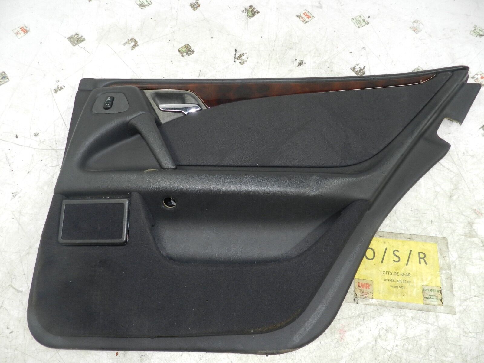 (141) MERCEDES E CLASS SALOON W210. DRIVER SIDE REAR DOOR CARD