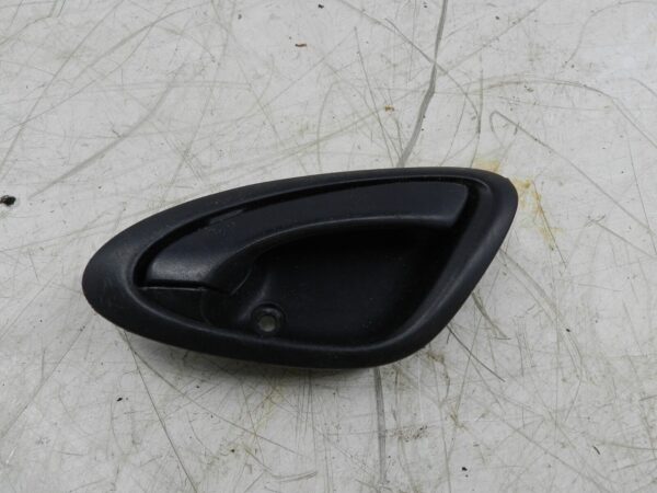 (129) 2005 HONDA JAZZ. DRIVER SIDE FRONT DOOR HANDLE