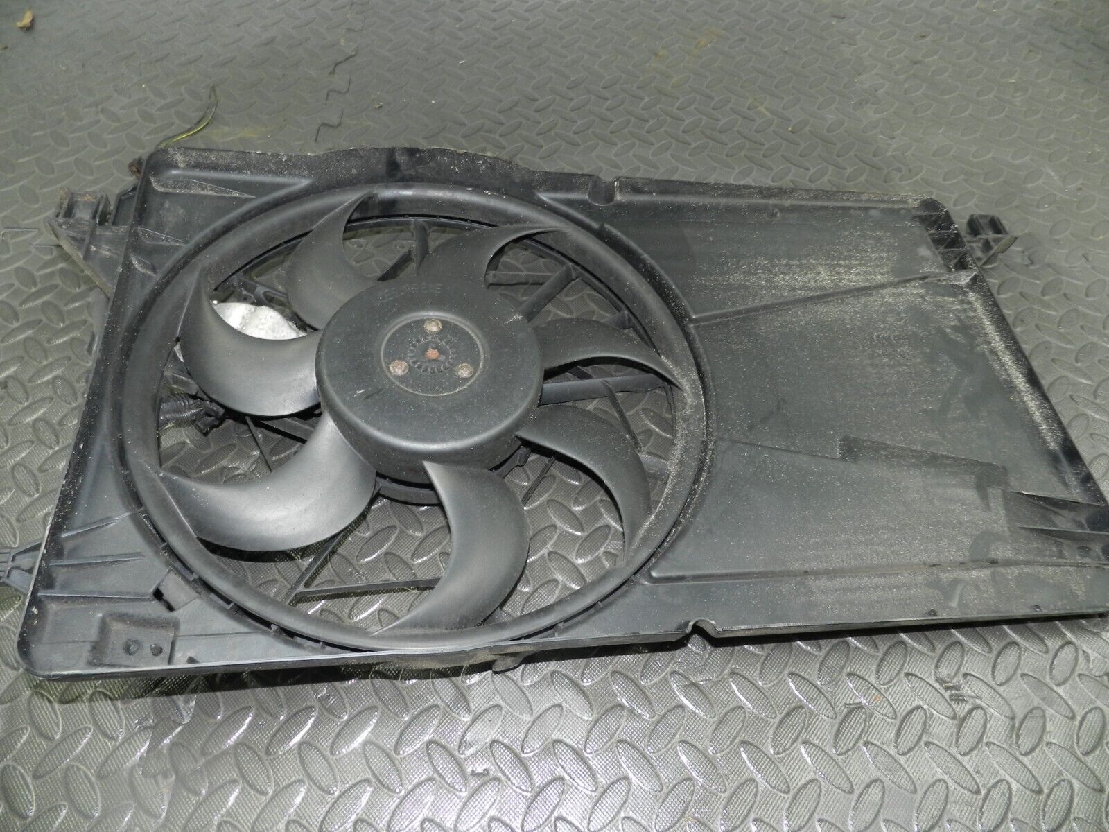 151. 2008 FORD FOCUS MK2 TITANIUM. COOLING RADIATOR FAN - Image 4