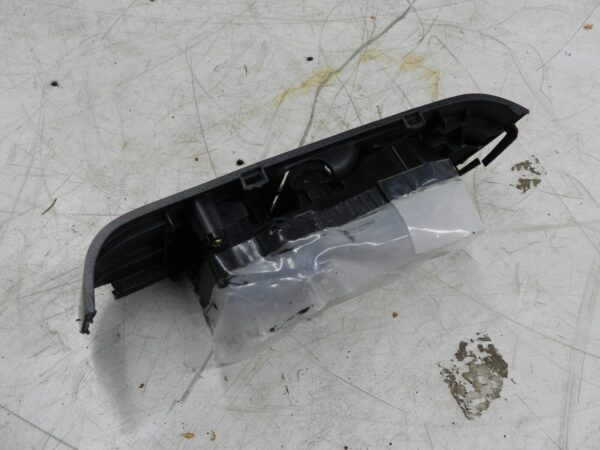 (129) 2005 HONDA JAZZ. DRIVER SIDE FRONT WINDOW SWITCHES - Image 2