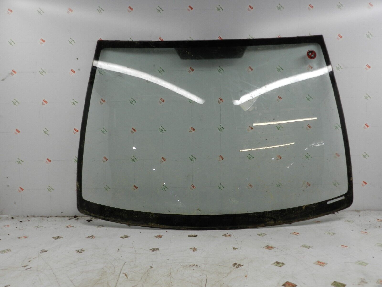 (129) 2005 HONDA JAZZ. WINDSCREEN GLASS