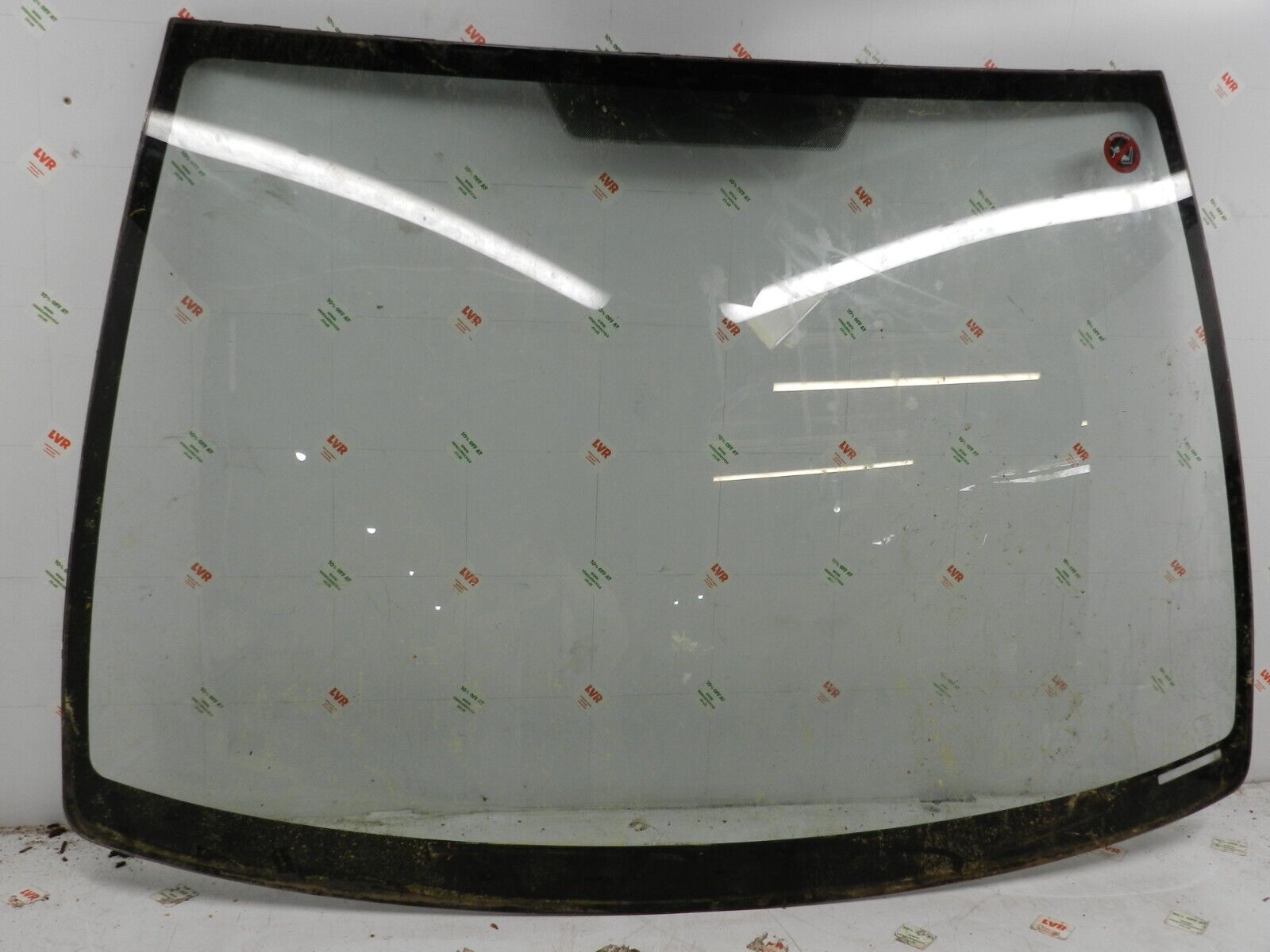 (129) 2005 HONDA JAZZ. WINDSCREEN GLASS - Image 2