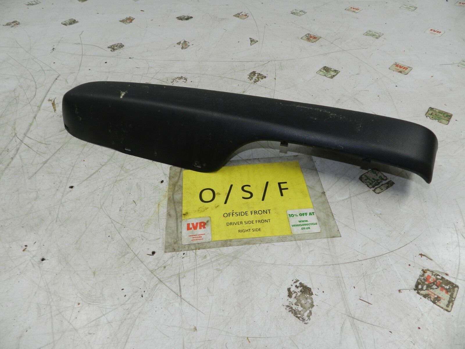 (129) 2005 HONDA JAZZ. DRIVER SIDE FRONT DOOR HANDLE TRIM