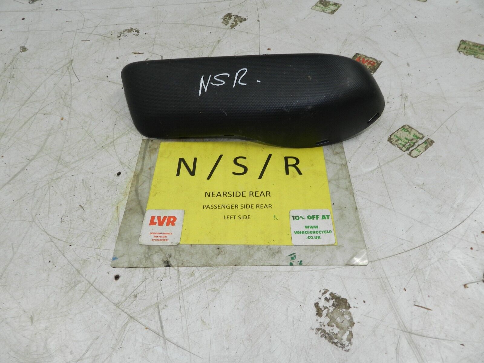 (129) 2005 HONDA JAZZ. PASSENGER SIDE REAR DOOR HANDLE TRIM