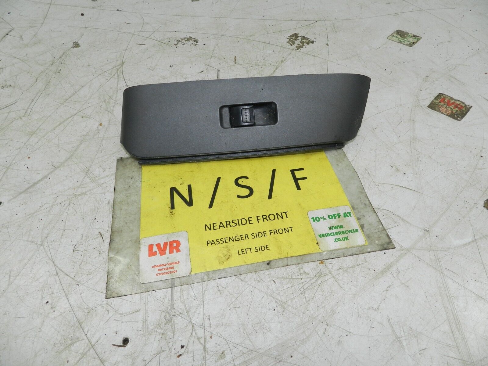 (129) 2005 HONDA JAZZ. PASSENGER SIDE FRONT WINDOW SWITCH