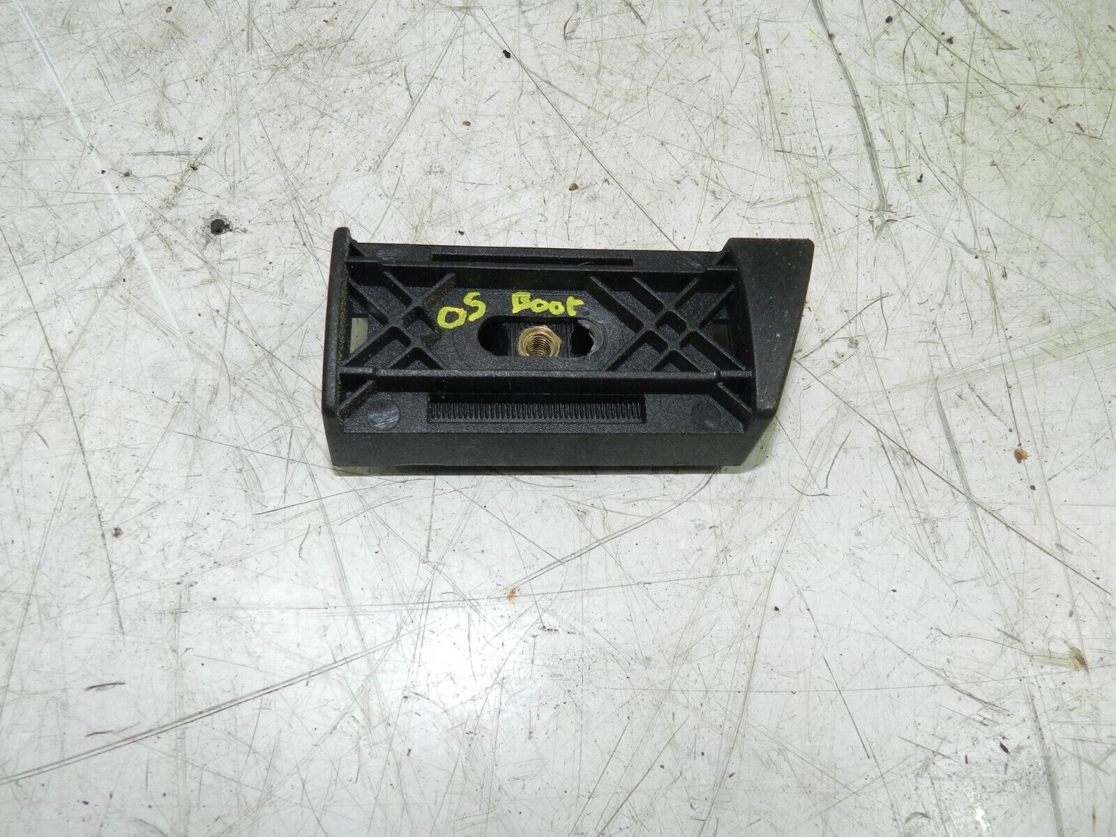 2008 FORD FOCUS CC CONVERTIBLE. DRIVER SIDE BOOT TRIM FRAME