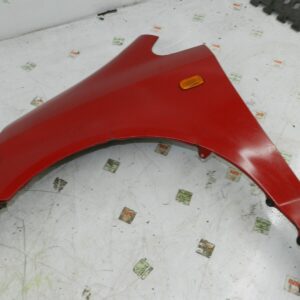 (129) 2005 HONDA JAZZ. PASSENGER SIDE WING IN RED
