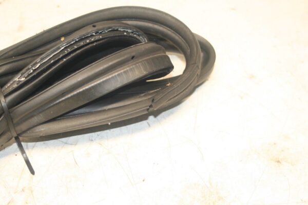 2014 FORD FOCUS MK3. BOOT TAIL GATE RUBBER SEAL - Image 2