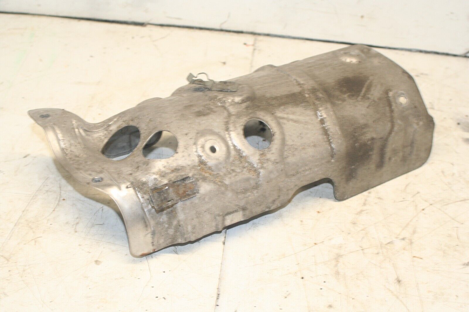 2014 FORD FOCUS MK3. CATALYTIC CONVERTER HEAT SHIELD - Image 2