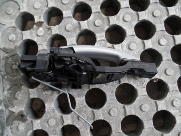 2013 Ford Focus Drivers Front O/S/F Door Handle Moondust Silver - Image 2