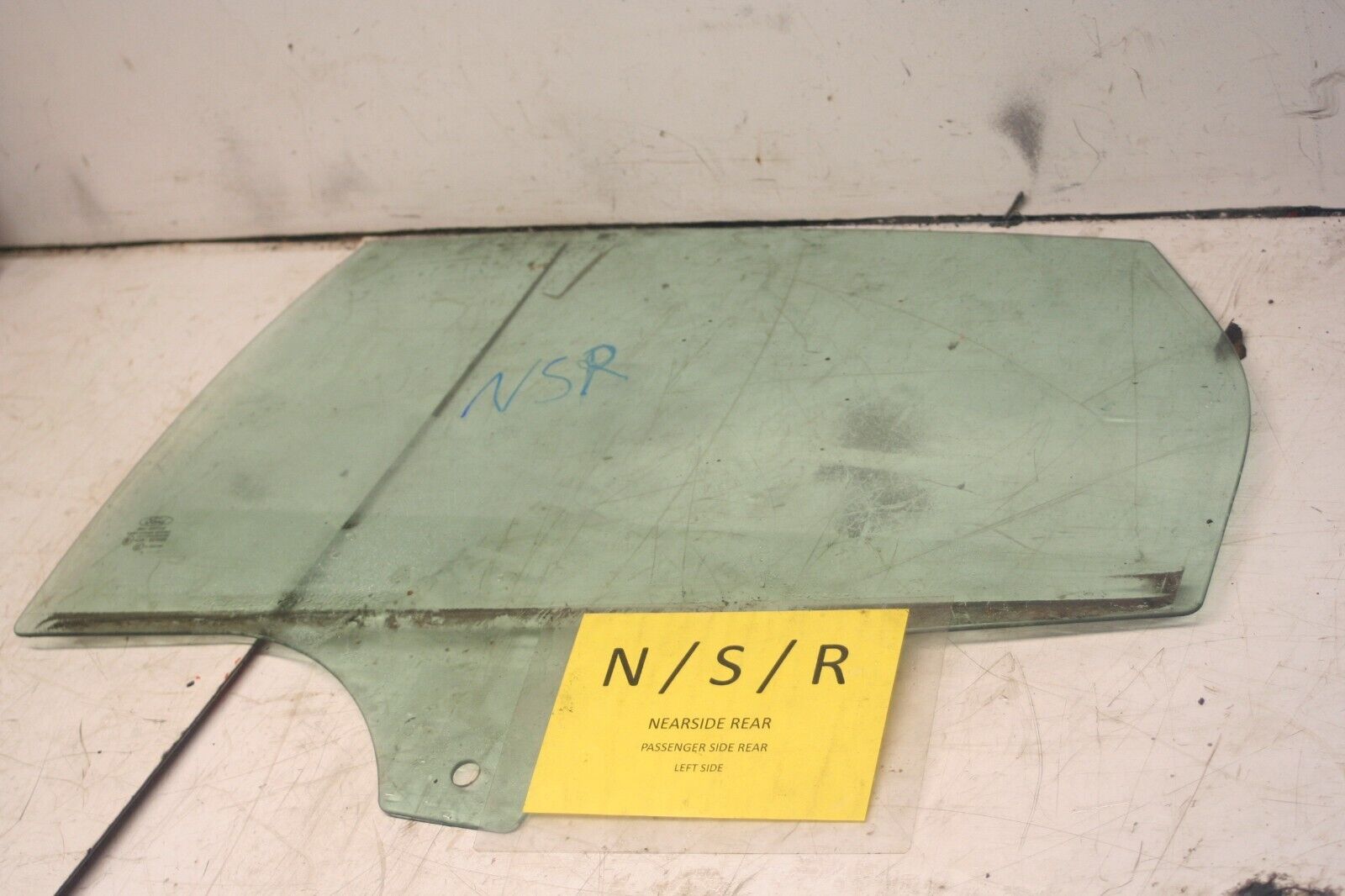 2014 FORD FOCUS MK3. PASSENGER SIDE REAR WINDOW GLASS - Image 2