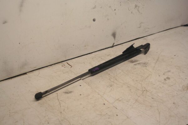 2014 FORD FOCUS MK3. BOOT LID TAIL GATE GAS STRUTS - Image 2
