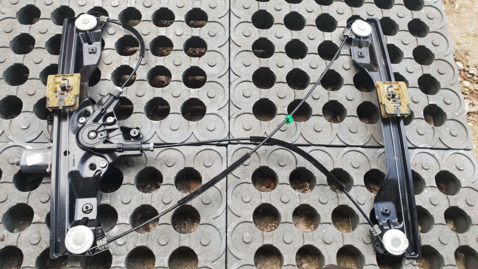 Vauxhall Adam / Corsa 2013 O/S Front (Drivers) Window Regulator + Motor 20951582 - Image 2