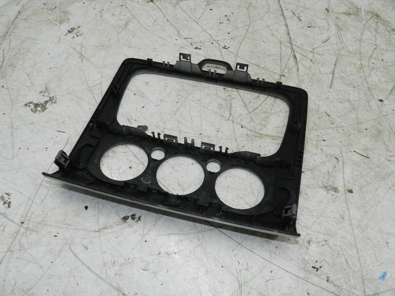 2008 FORD FOCUS CC CONVERTIBLE. CENTRE CONSOLE HEATER CONTROL SURROUND CHROME - Image 2