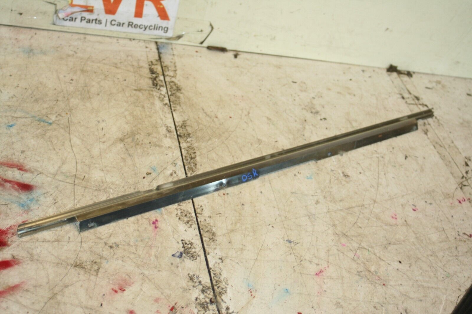 1988 BMW 525 E28. OFF SIDE REAR DOOR CHROME TRIM - Image 2