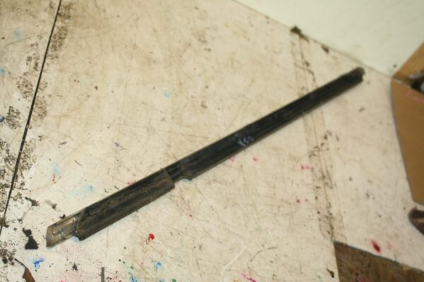1988 BMW 525 E28. OFF SIDE REAR DOOR CHROME TRIM OUTSIDE - Image 3