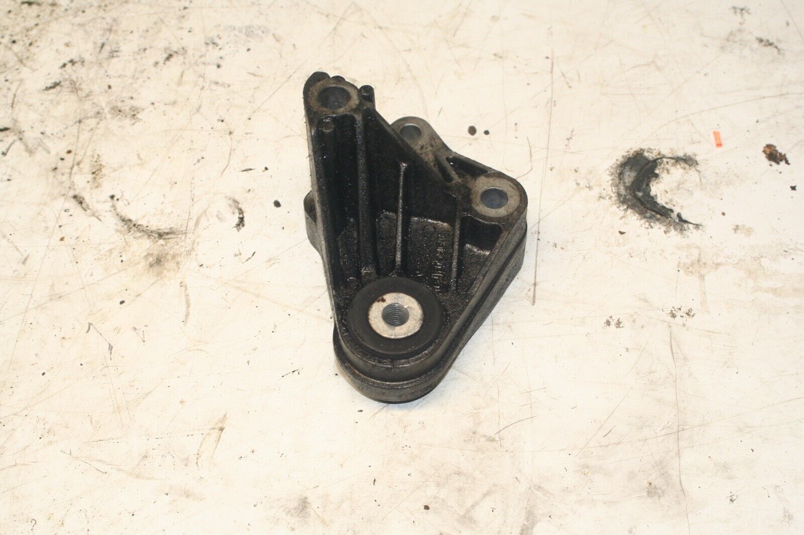 2014 FORD FOCUS MK3. AV61-6P093-NA GEARBOX MOUNT - Image 2