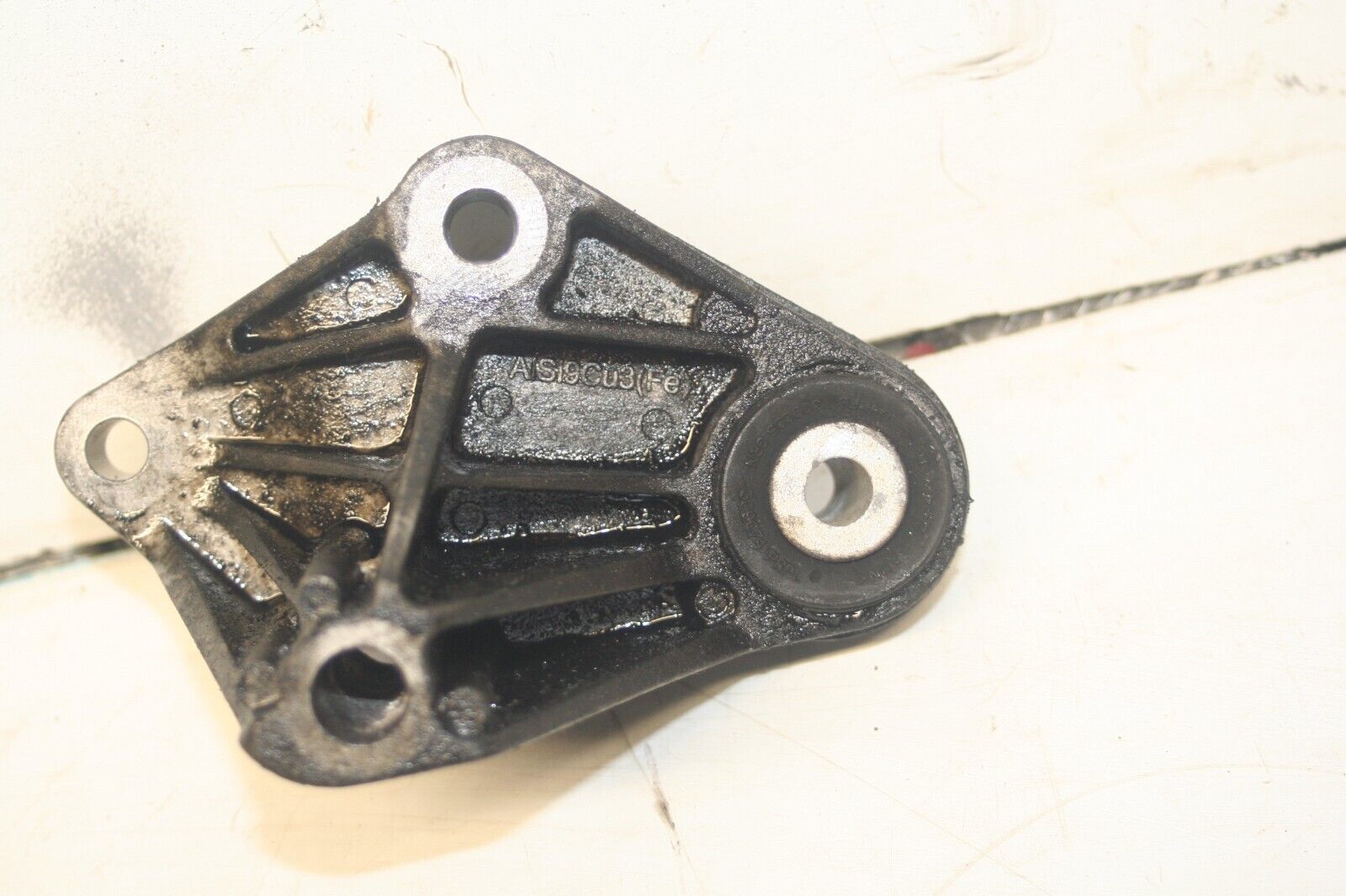 2014 FORD FOCUS MK3. AV61-6P093-NA GEARBOX MOUNT - Image 3