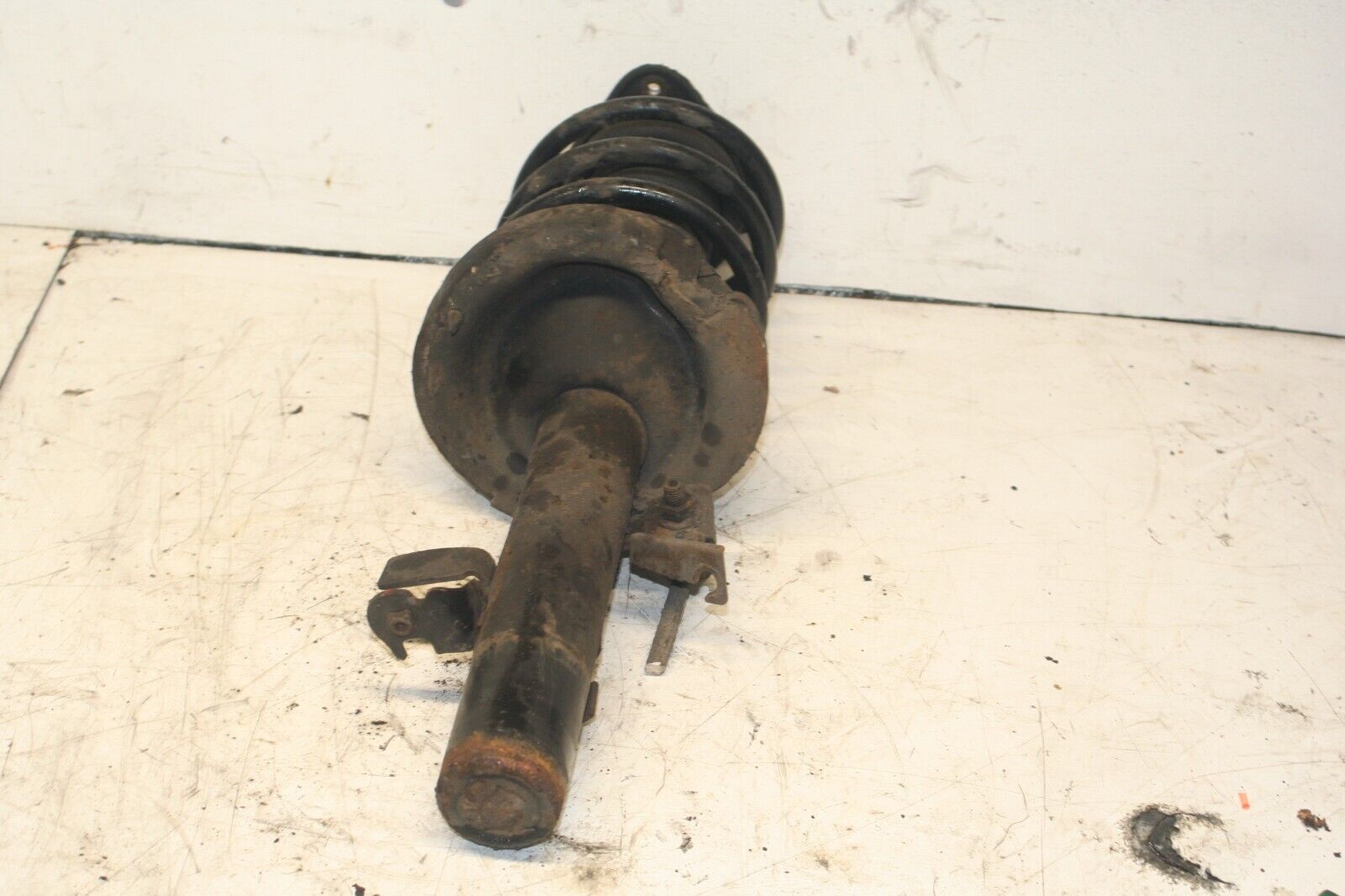 2014 FORD FOCUS MK3. PASSENGER SIDE FRONT SUSPENSION UNIT - Image 4