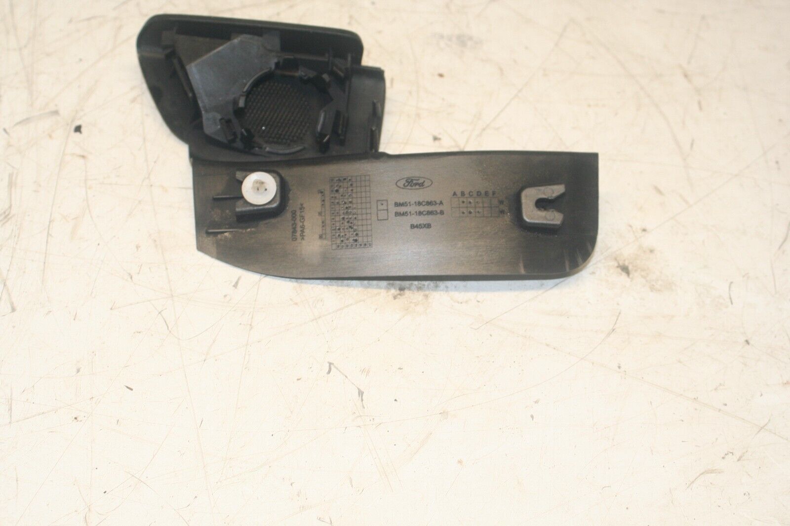 2014 FORD FOCUS MK3. DOOR TWEETER COVER BM51-18C863-A