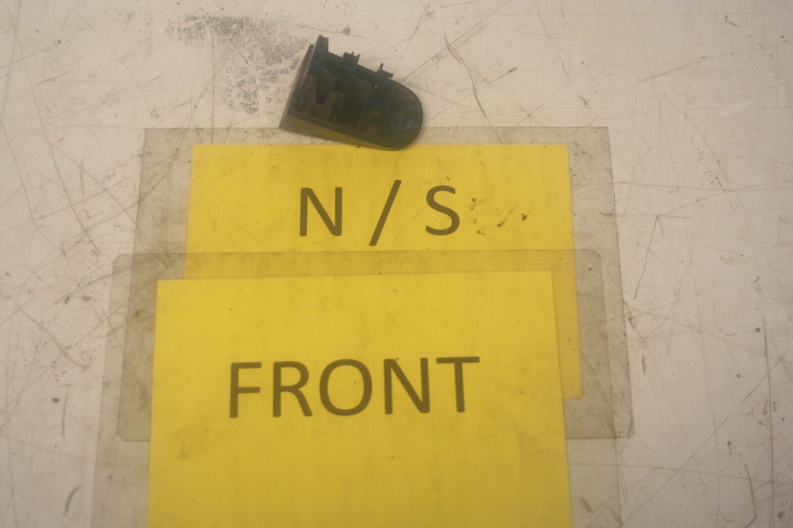 2014 FORD FOCUS MK3. PASSENGER SIDE FRONT DOOR CAP IN BLACK - Image 2