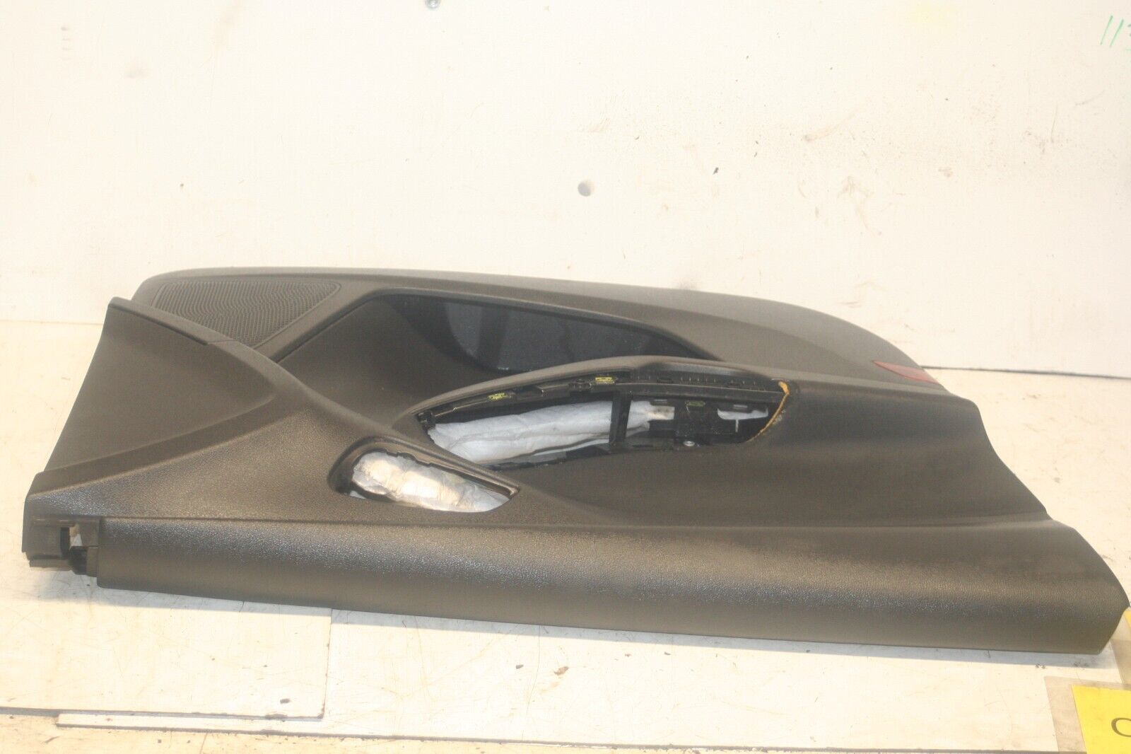 2014 FORD FOCUS MK3. PASSENGER SIDE FRONT DOOR CARD - Image 3