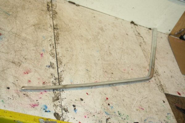 1988 BMW 525 E28. CHROME TRIM OFF SIDE FRONT GUTTER