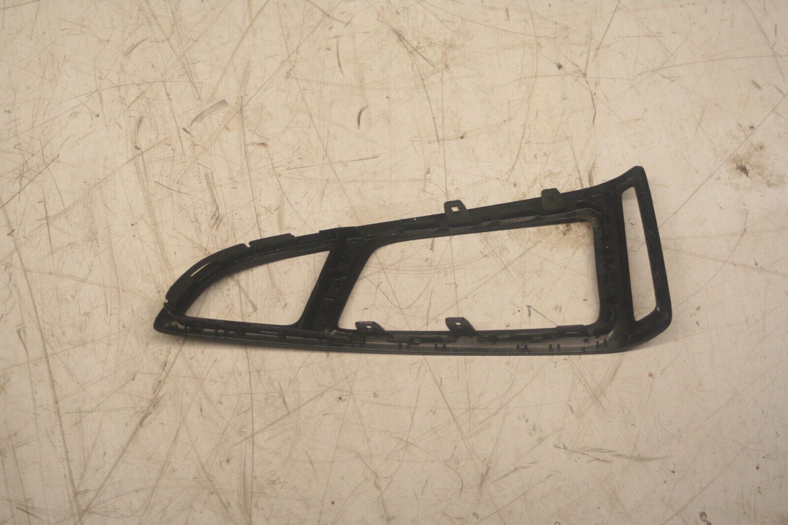 2014 FORD FOCUS MK3. HEATER BLOWER VENT SURROUND / TRIM - Image 2