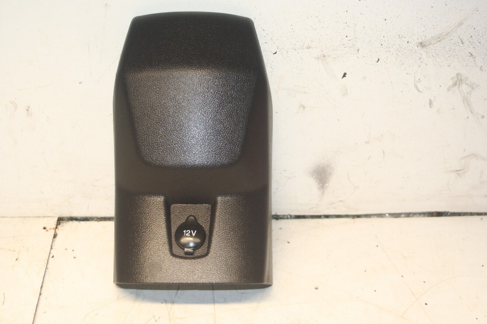 2014 FORD FOCUS MK3. CENTRE CONSOLE TRIM 12V SOCKET