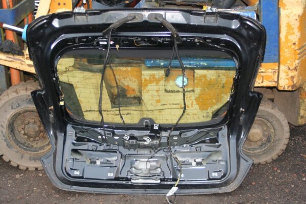 2014 FORD FOCUS MK3. BOOT LID TAIL GATE BARE IN BLACK - Image 6